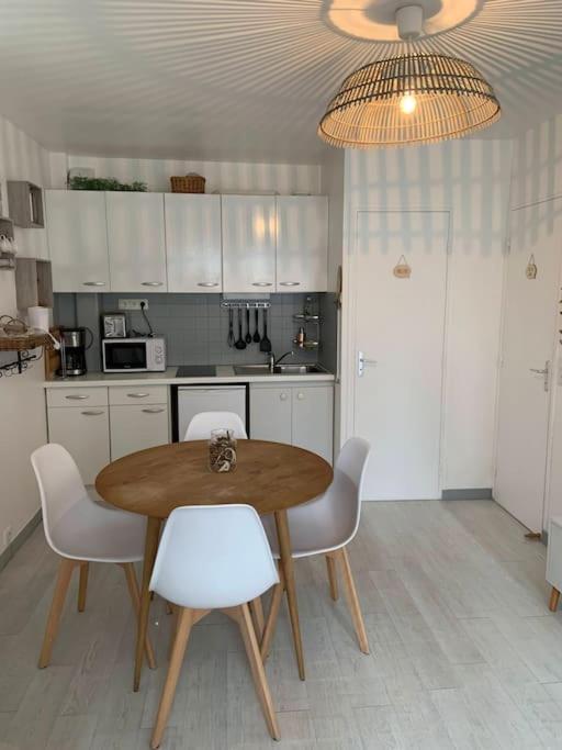 Houlgate Souplex 50M Plage Et Commerces Exterior photo